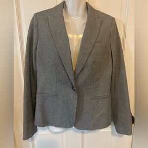 Banana Republic CLASSIC FIT BLAZER NWT Women’s size: 4 Color:‎ Heather Gray